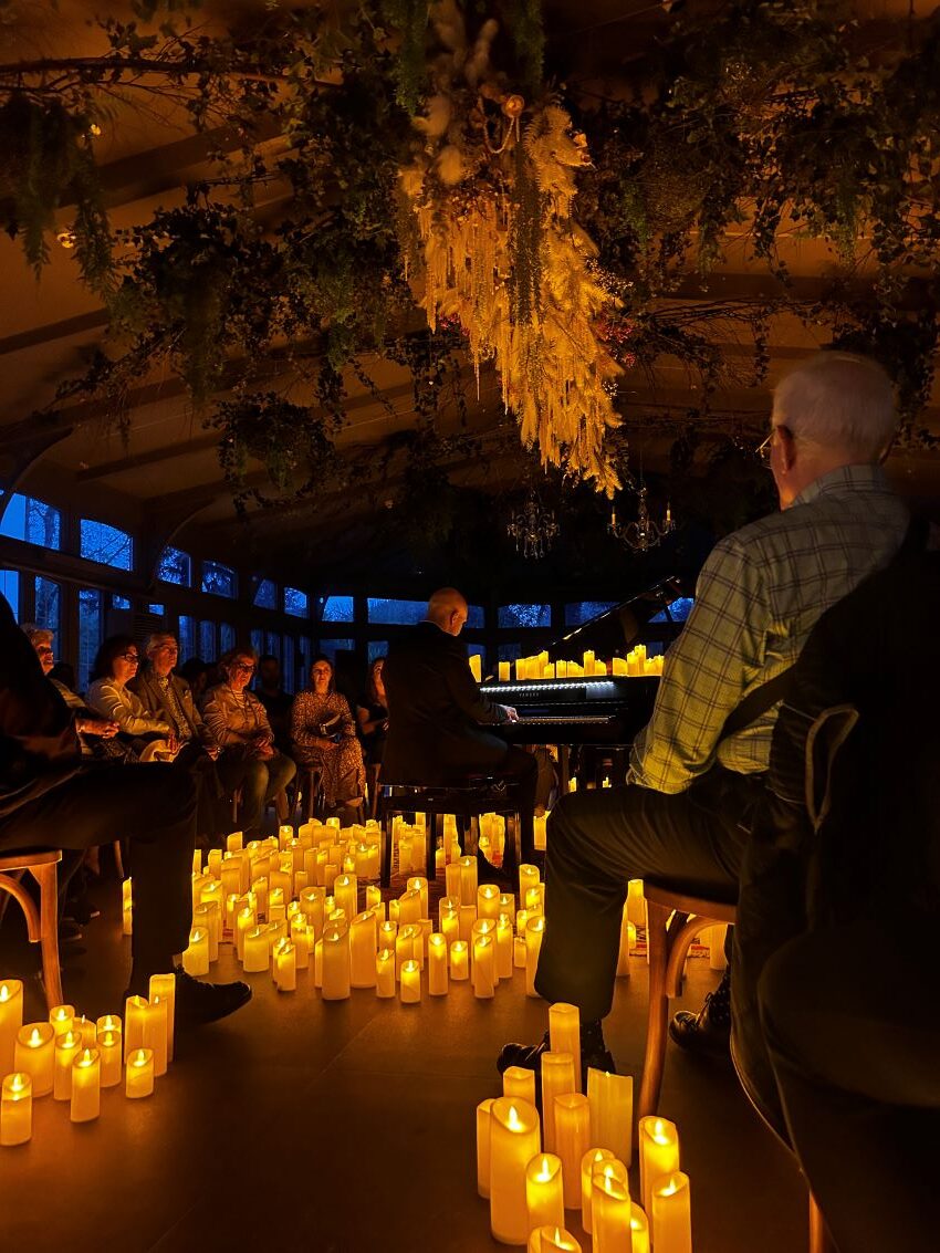 ESPACTULO DE PIANO A LA LUZ DE VELAS