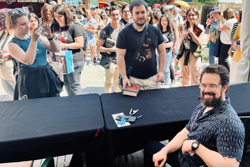 Entrevista al escritor Christopher Paolini: «Cuando una obra es lo suficientemente buena acaba formando parte de la literatura en mayúsculas»